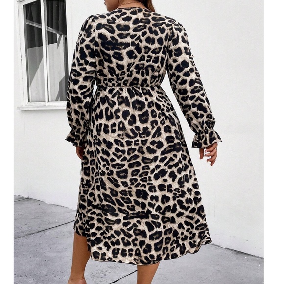 Plus Leopard Print Surplice Neck Split Thigh Long Sleeve Dress - Picture 4 of 5